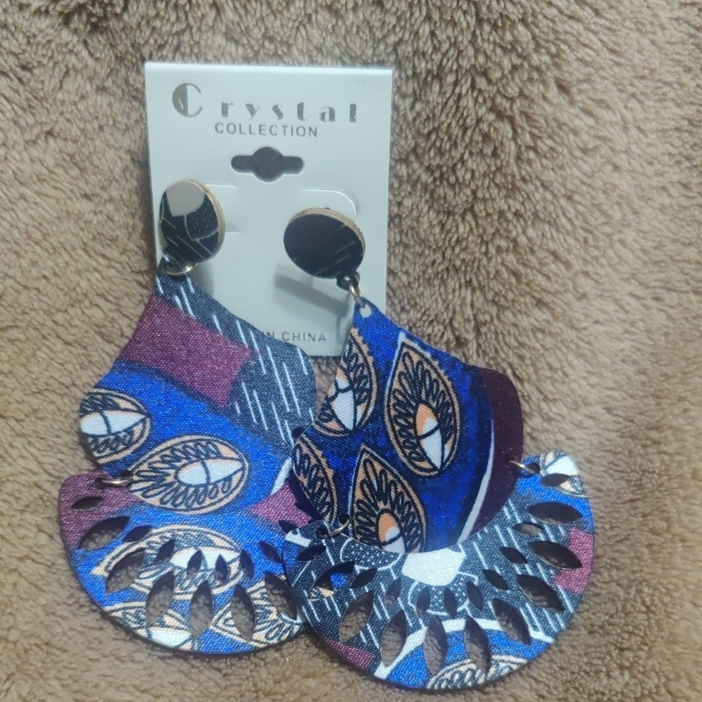 💕5 For 25 💕Blue and Gold Leaf Earrings - Picture 2 of 7